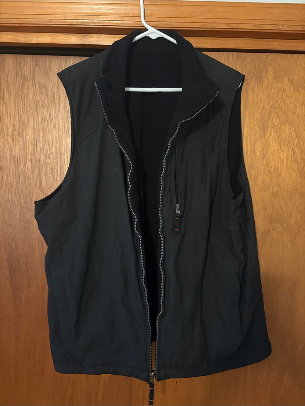 Men's Black Sleeveless Zip-Up Vest — Lightweight Layering